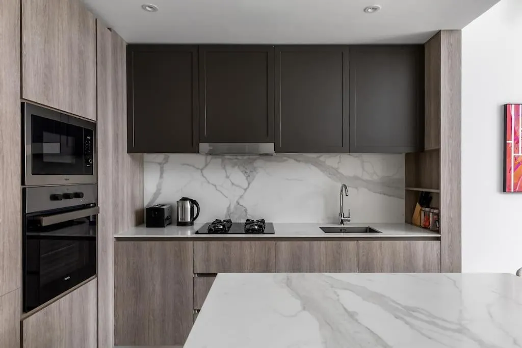 Waves - Luxurious Comfort With City Views In Oxford 212 Dubai