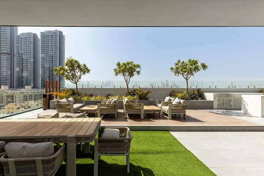 Waves - Luxurious Comfort With City Views In Oxford 212 Dubai