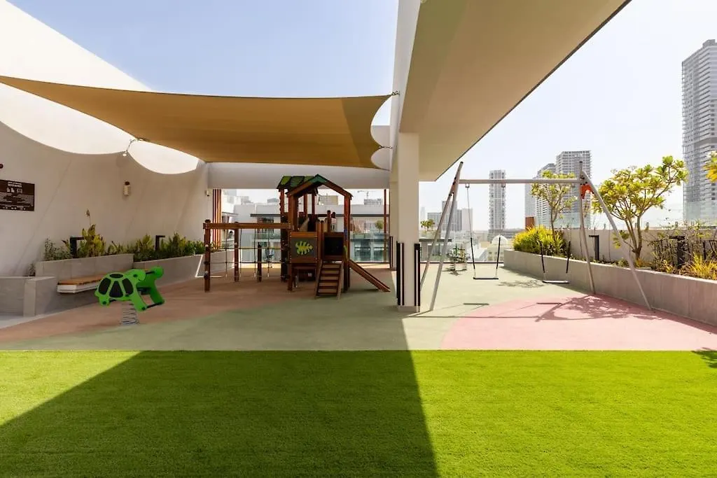 Waves - Luxurious Comfort With City Views In Oxford 212 Dubai Apartment