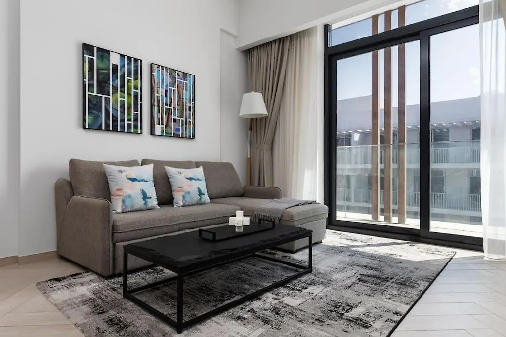 Waves - Luxurious Comfort With City Views In Oxford 212 Dubai Apartment