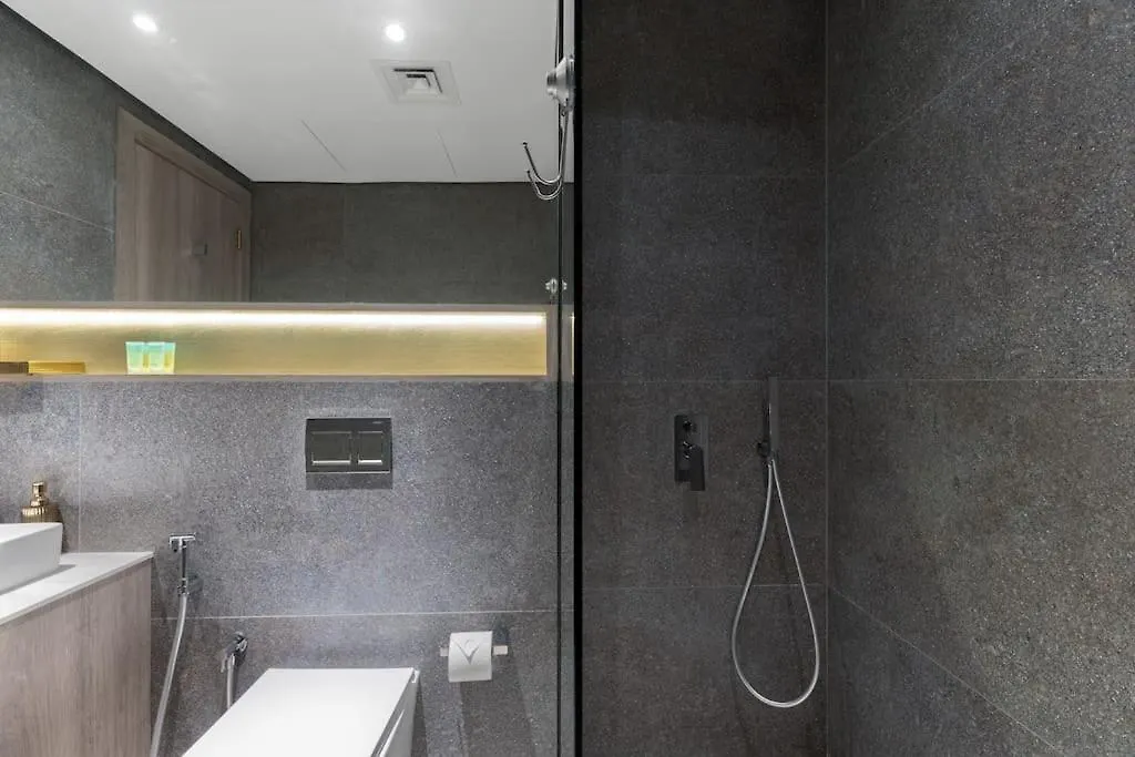 Waves - Luxurious Comfort With City Views In Oxford 212 Dubai Apartment